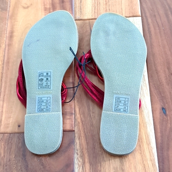 NEW flip flops. Size 7. Burgundy color. By Forever 21 - Picture 2 of 2